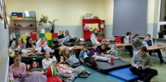 Wieczorek z filmem i pizzą w 6c