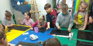 Wyjście klasy II b na warsztaty plastyczne do MDK-u
