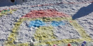 Czy śnieg musi być biały?