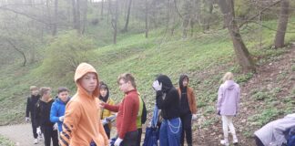 Dzień Ziemi – Sprzątanie w parku miejskim