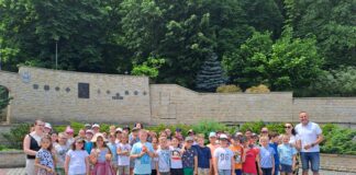 Wyjście z klasami drugimi a, b, c na lody i do parku miejskiego.