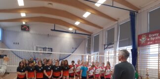 III miejsce w zawodach powiatowych w piłce siatkowej dziewcząt